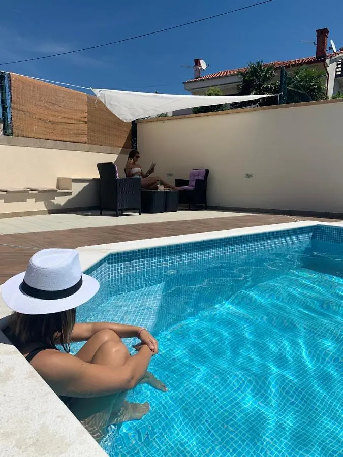 Studio Smokva With Pool Lejlighed Malinska